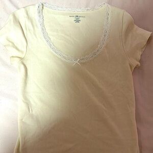 brandy melville never been worn laced top